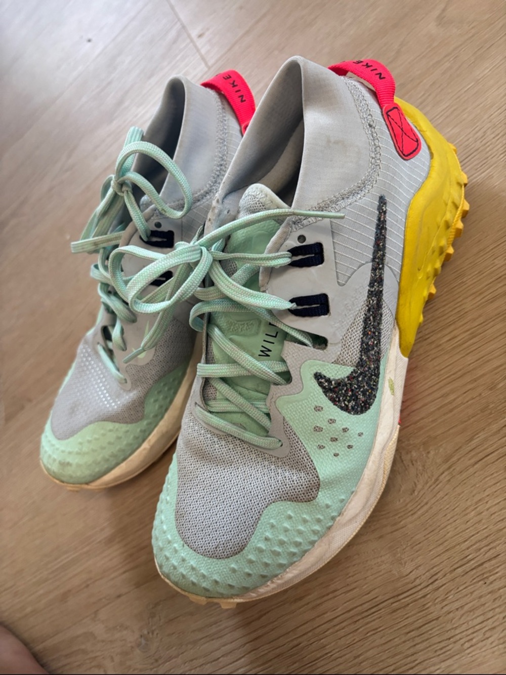 Nike women’s Wild Horse size 7.5 Mint Green and Yellow Trail Running Shoes